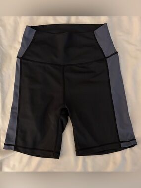 All Fenix Women’s Heidi Gray and Black Block Athletic Biker Shorts Size Small